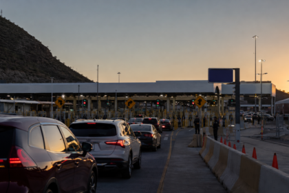 Estados Unidos restringe a movimientos esenciales sus actividades en Nogales