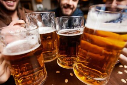 El alcohol ya no solo amenaza al hígado: las muertes por cáncer asociadas a su consumo se duplican