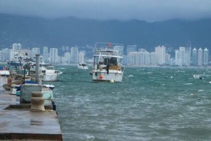 Marina cierra puertos ante avance del huracán Polo